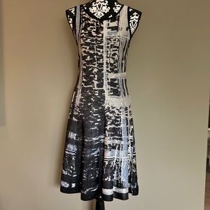Fabulous sleeveless soft knit dress in great black gray pattern.